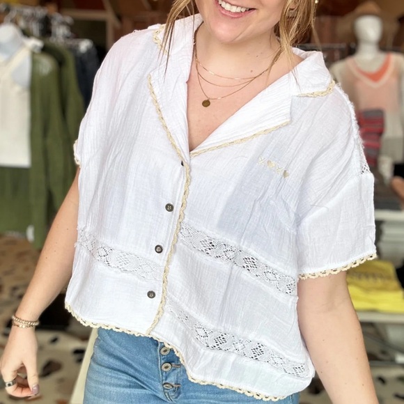 POL Loose Fit White Gauze Lace Crochet Short Sleeve Top Size Medium - Picture 1 of 13